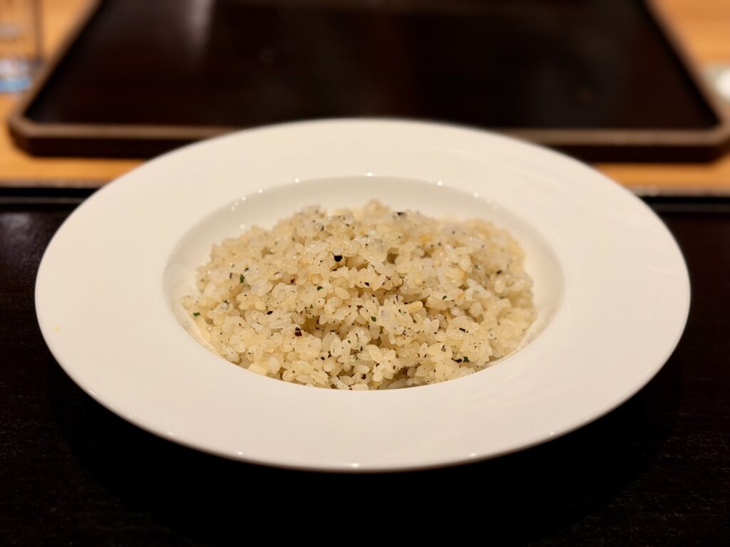 ガンツウ_夕食ダイニング_ガーリックライス