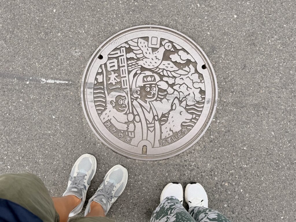 岡山 桃太郎のマンホールその1