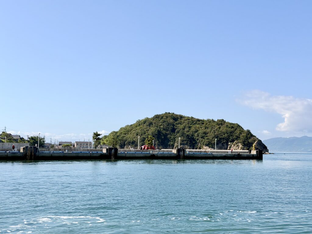 瀬戸内海_直島_港にある赤いかぼちゃ