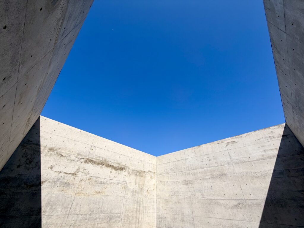 guntû(ガンツウ)_船外体験_直島_地中美術館-広場