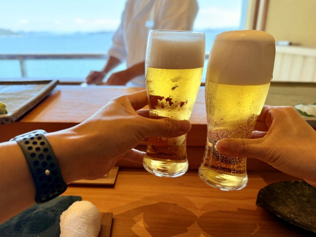 ガンツウ_鮨カウンター_ビール