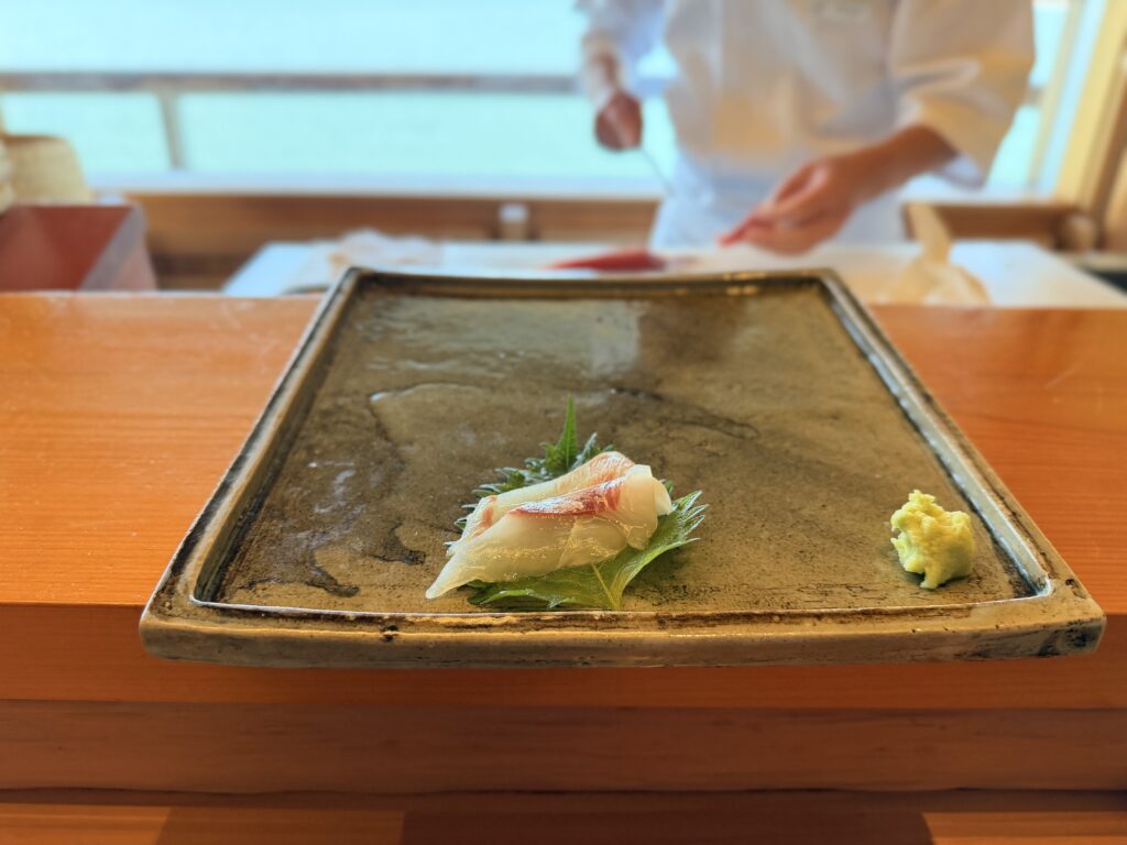 ガンツウ_鮨カウンター_石鯛のお造り