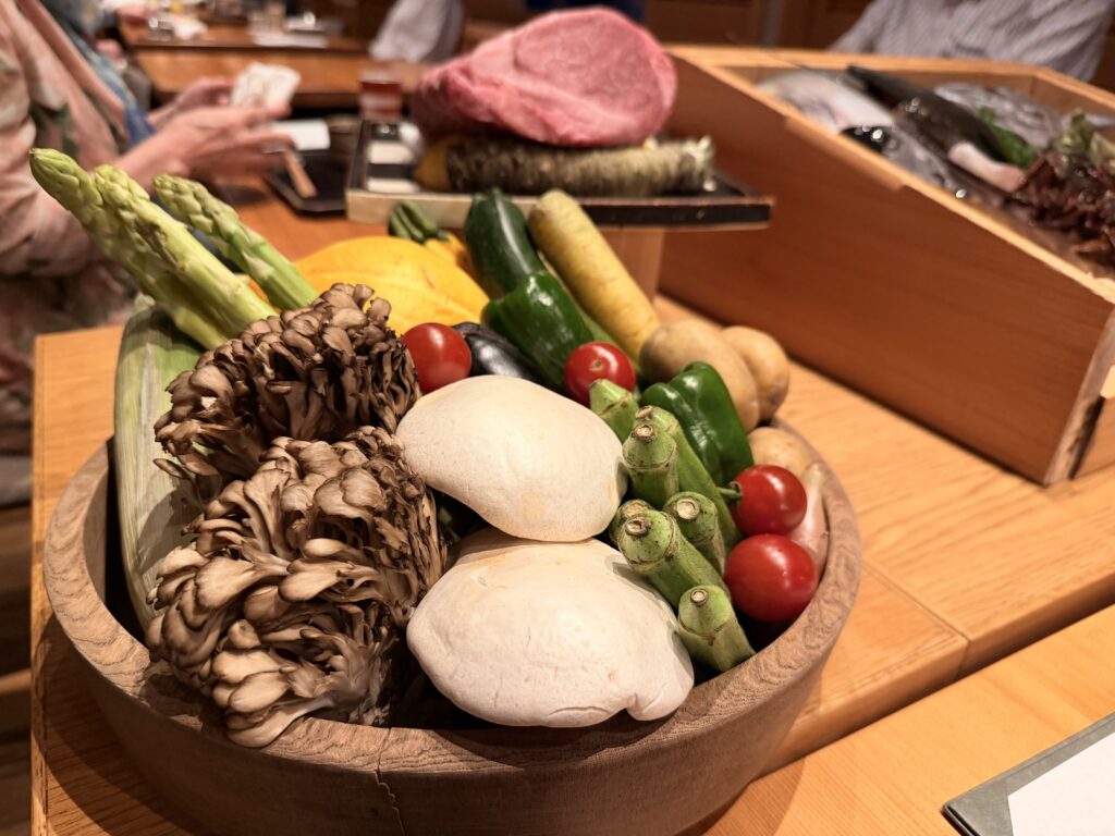 ガンツウ_夕食ダイニング_瀬戸内の食材-野菜②