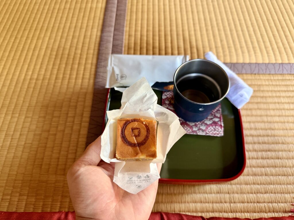 guntû(ガンツウ)_船外体験_本島_吉田邸-お茶をいただく