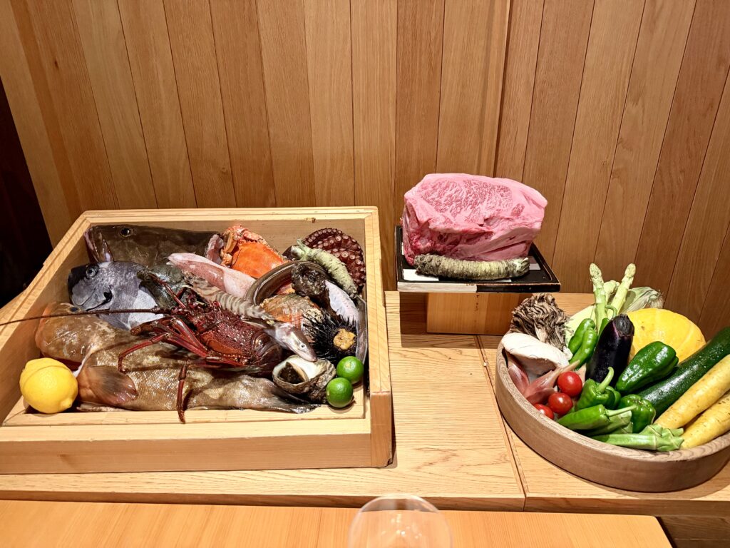 ガンツウ_夕食ダイニング_瀬戸内の食材