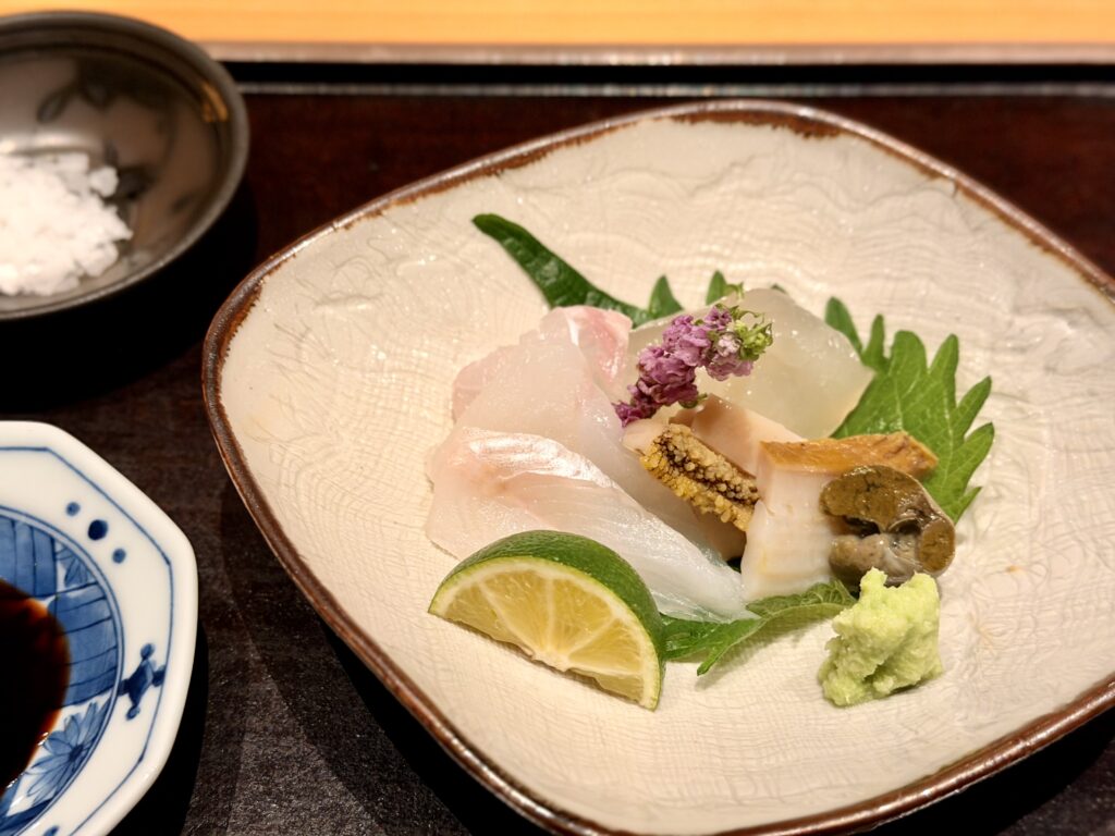 ガンツウ_夕食ダイニング_お造り