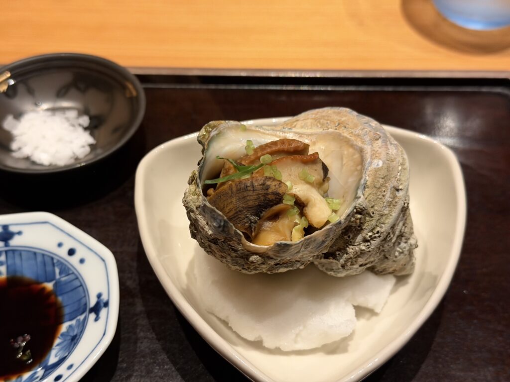 ガンツウ_夕食ダイニング_サザエの壺焼き