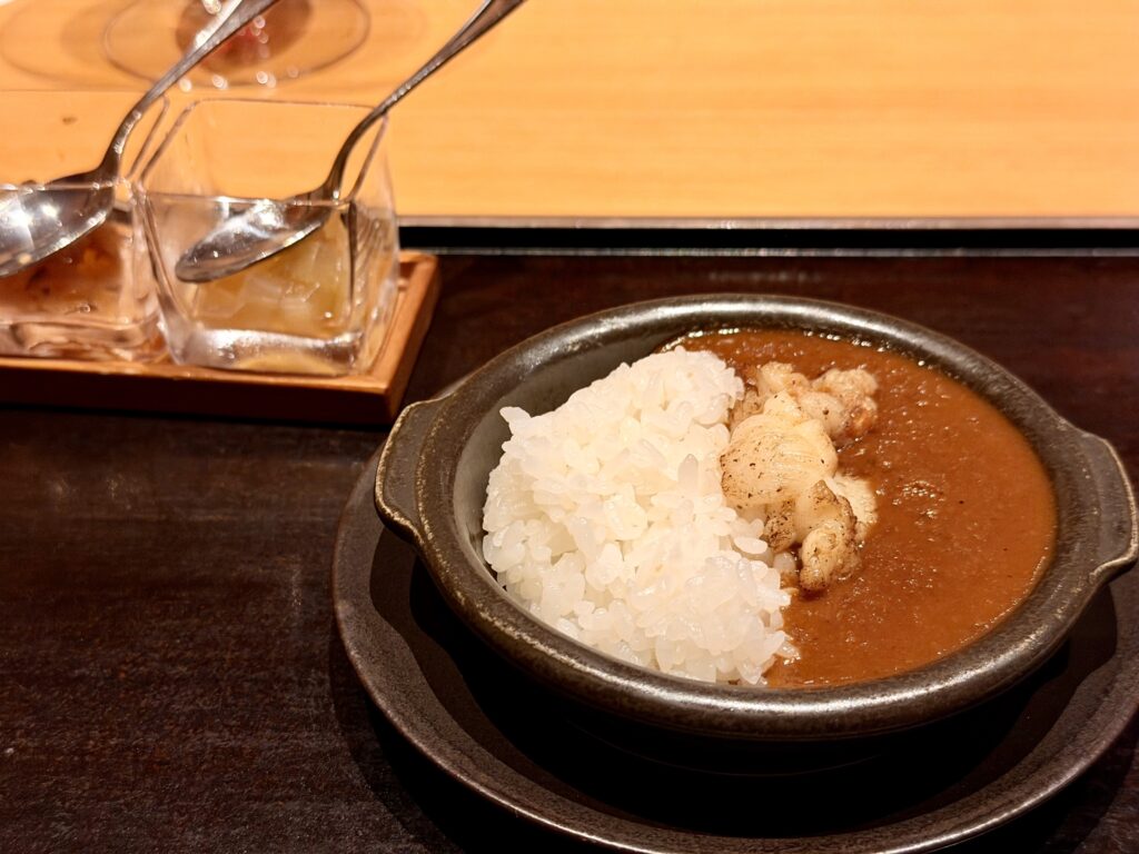 ガンツウ_夕食ダイニング_伊勢海老カレー