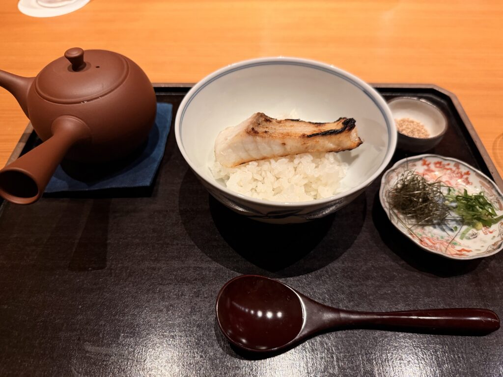 ガンツウ_夕食ダイニング_マナガツオのお茶漬け