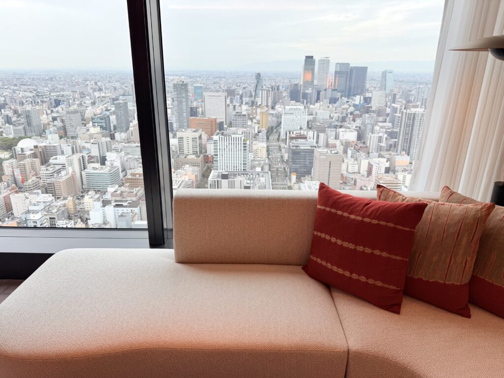 コンラッド名古屋_キングエグゼクティブルーム_窓側ソファからの眺望