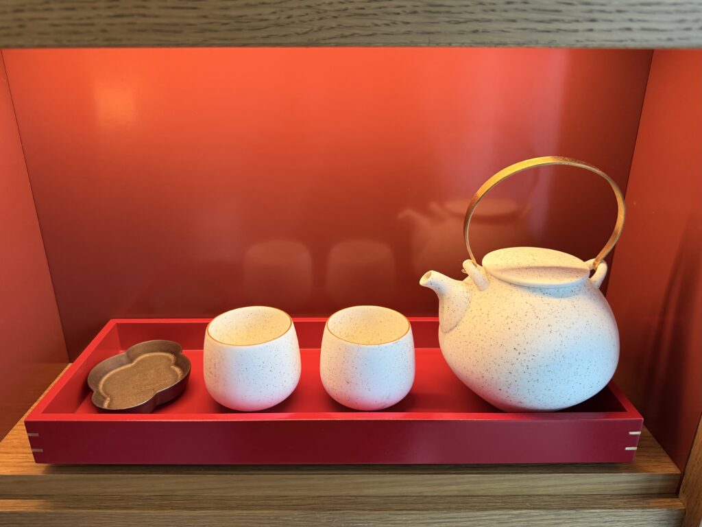 コンラッド名古屋_客室ミニバー_茶器