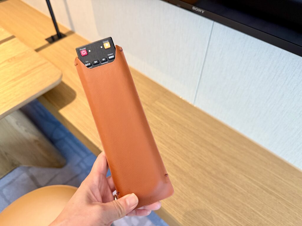 コンラッド名古屋_客室_テレビリモコン