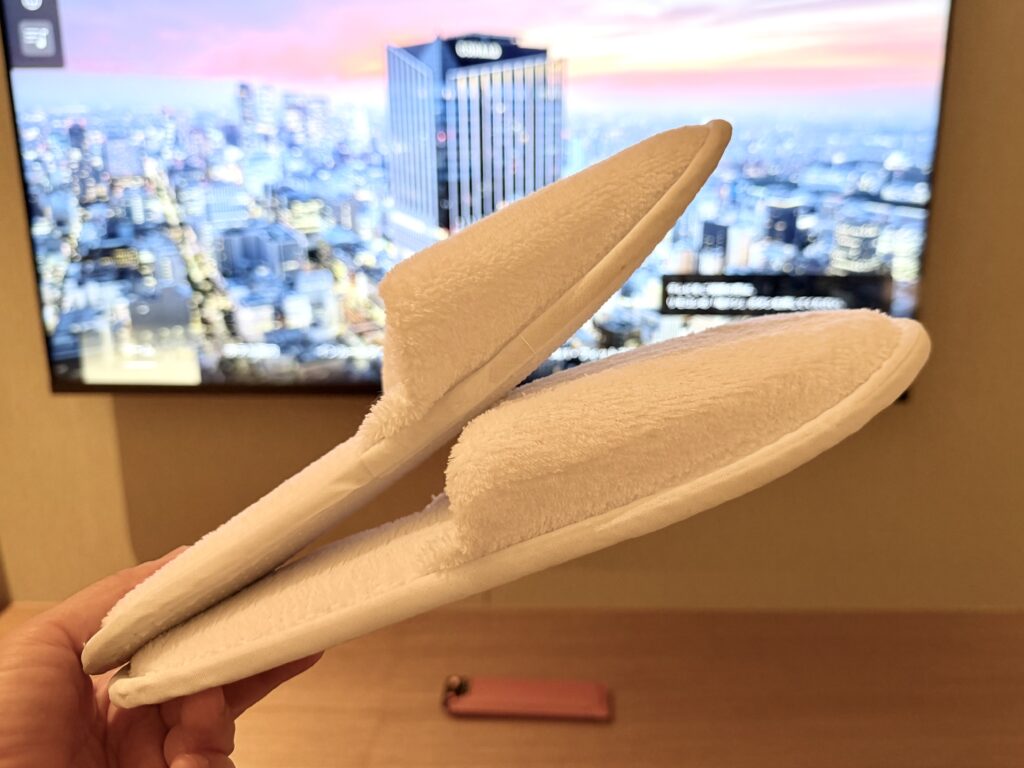 コンラッド名古屋_客室_クローゼット_スリッパ