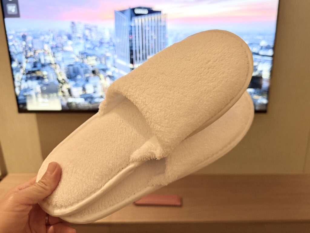 コンラッド名古屋_客室_クローゼット_スリッパ