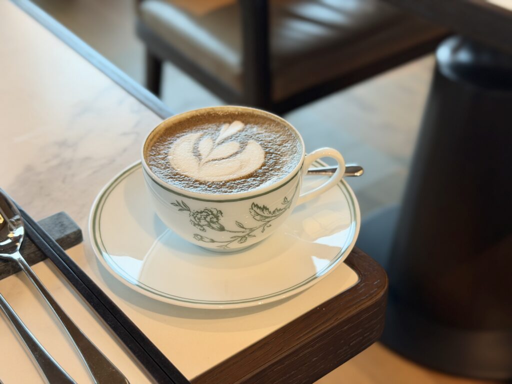 コンラッド名古屋_朝食_シグネチャーほうじ茶ラテ