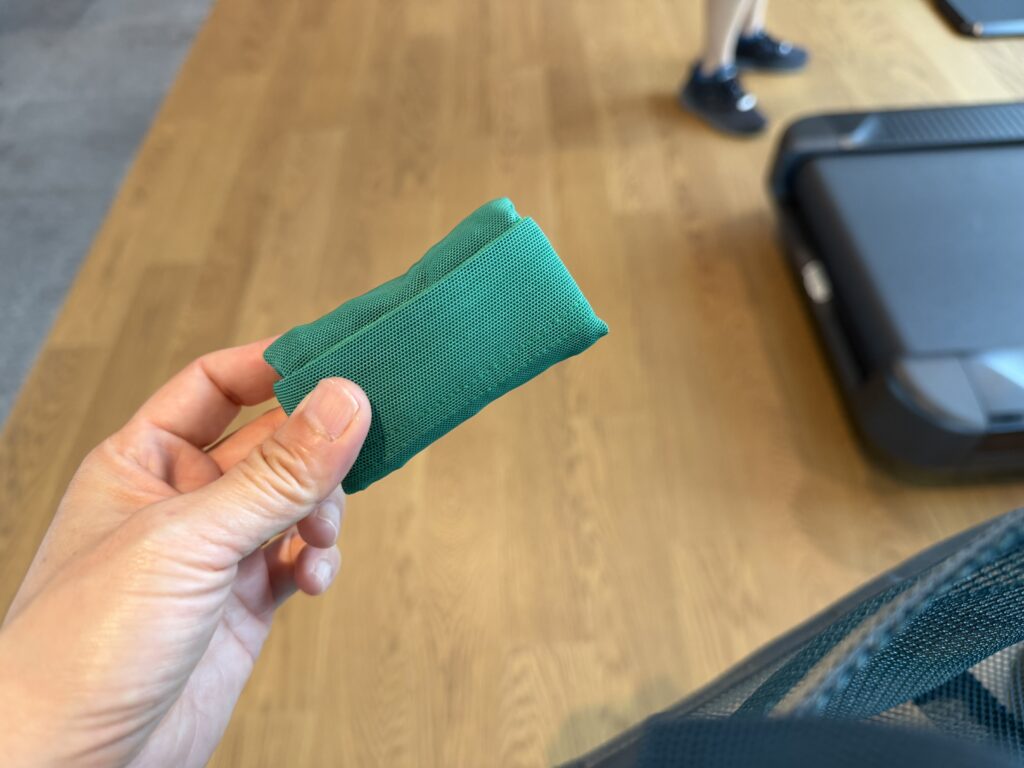 コンラッド名古屋_プール_無料レンタルキャップ（水泳帽）