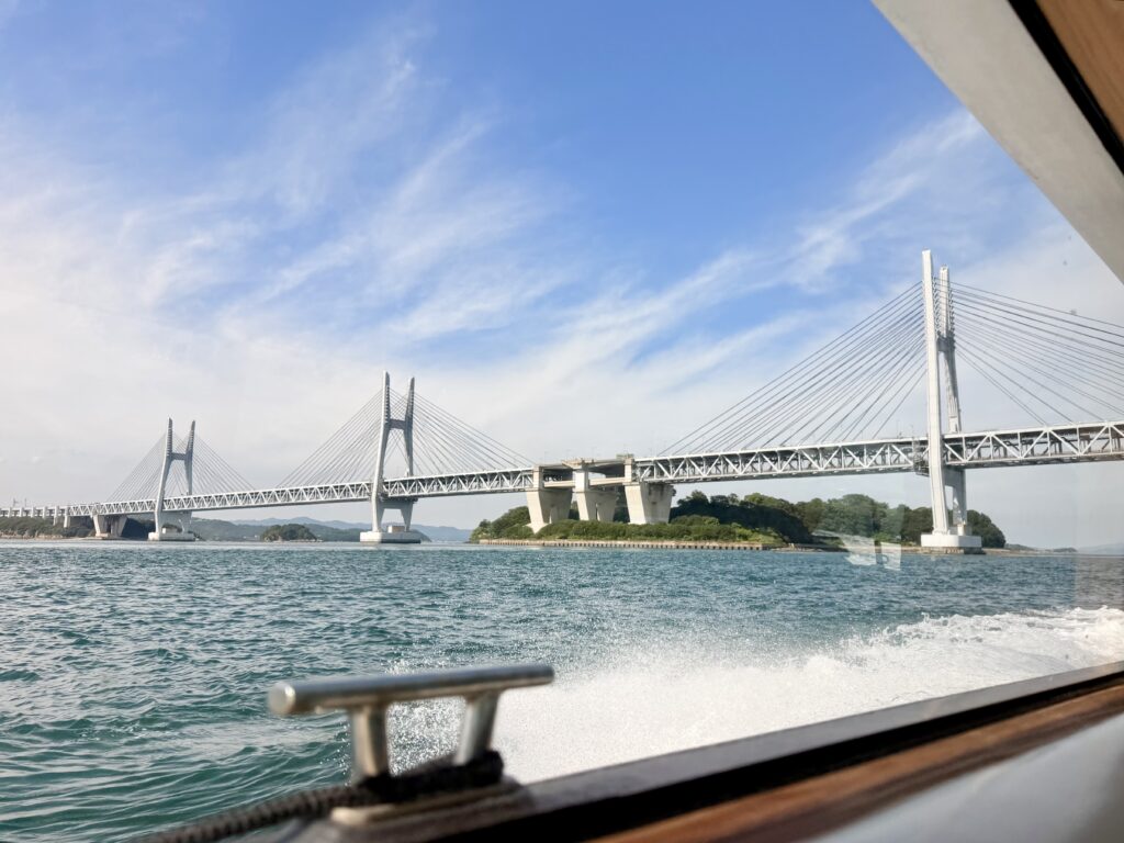 guntû(ガンツウ)_船外体験_テンダーボートからの瀬戸大橋