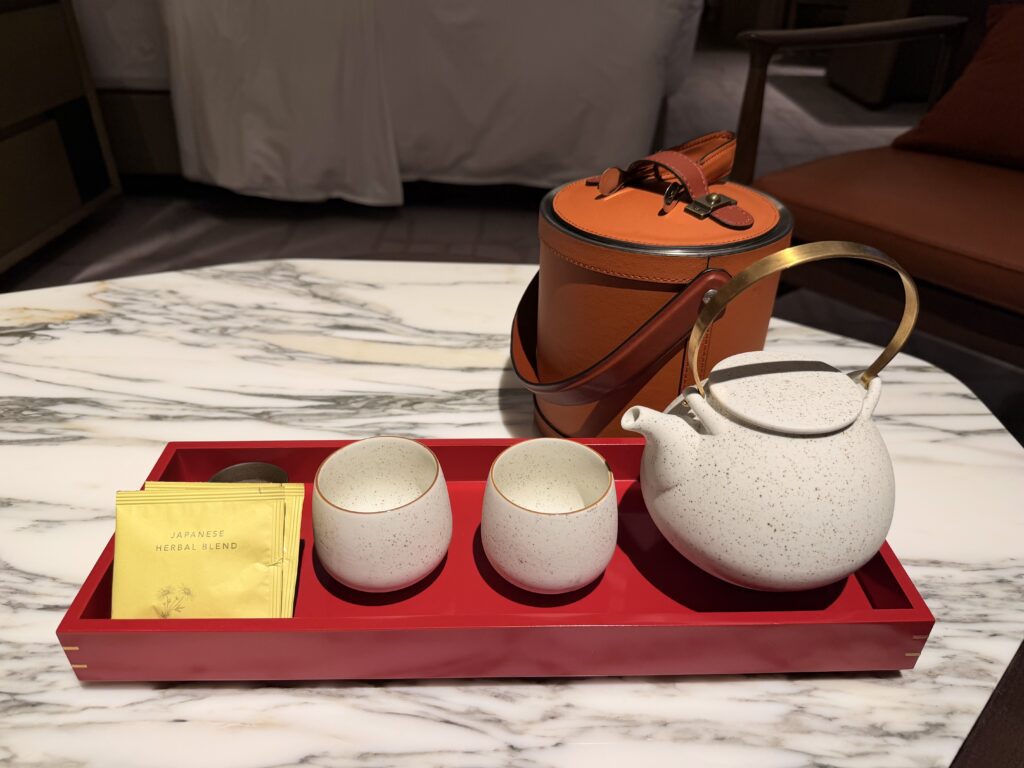 コンラッド名古屋_ターンダウン-お茶セット