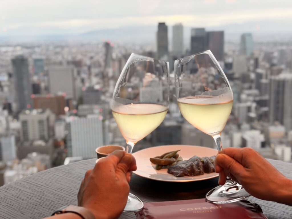 コンラッド名古屋_エグゼクティブラウンジ_イブニングカクテル_スパークリングで乾杯