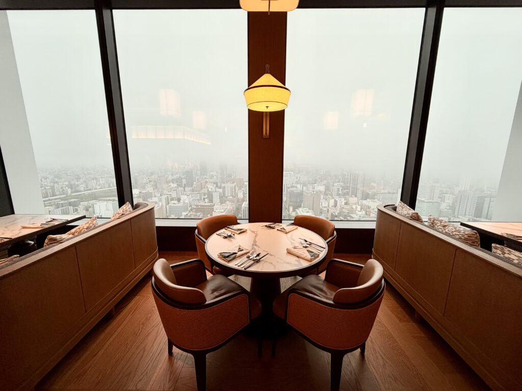 コンラッド名古屋_朝食会場（カーサオリーバー）_窓側席
