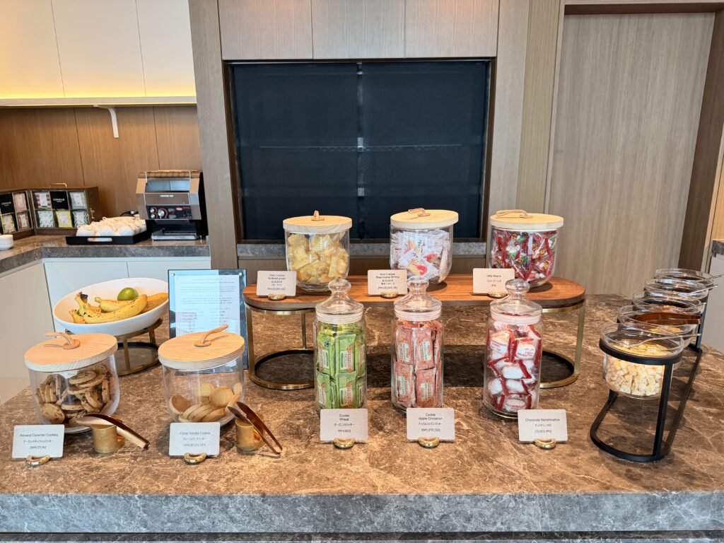 コンラッド名古屋_エグゼクティブラウンジ_ビュッフェ台_軽食